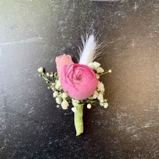 Blush boutonniere